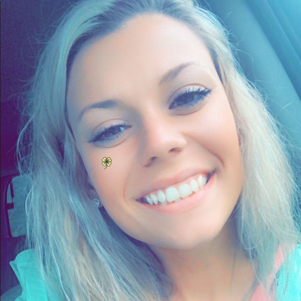 Meet your Posher, Kayla